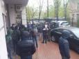 Тотального диктанту не буде: У Києві заблокували офіс Росспівробітництва (фото)