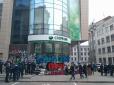 Намет та бочка для багаття: Активісти у Харкові продовжують блокувати відділення 