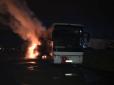 У Львові підпалили польський автобус із характерними виразними листівками (фото)