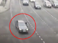 Заїзд на 1,5 км: У Москві водій протягнув на дверях автівки інспектора ДАІ (відео)