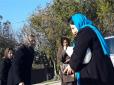 Кладовище оточили охоронці: Людмилу Янукович помітили в окупованому Севастополі (фото)