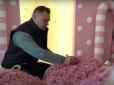 Оце кохання! Одесит зустрів дружину з пологового будинку з ... поліцією, балеринами та оркестром (відео)