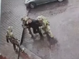 12 років позбавлення волі за вручення повістки: Бійка військовослужбовців ТЦК з черкащанином отримала продовження